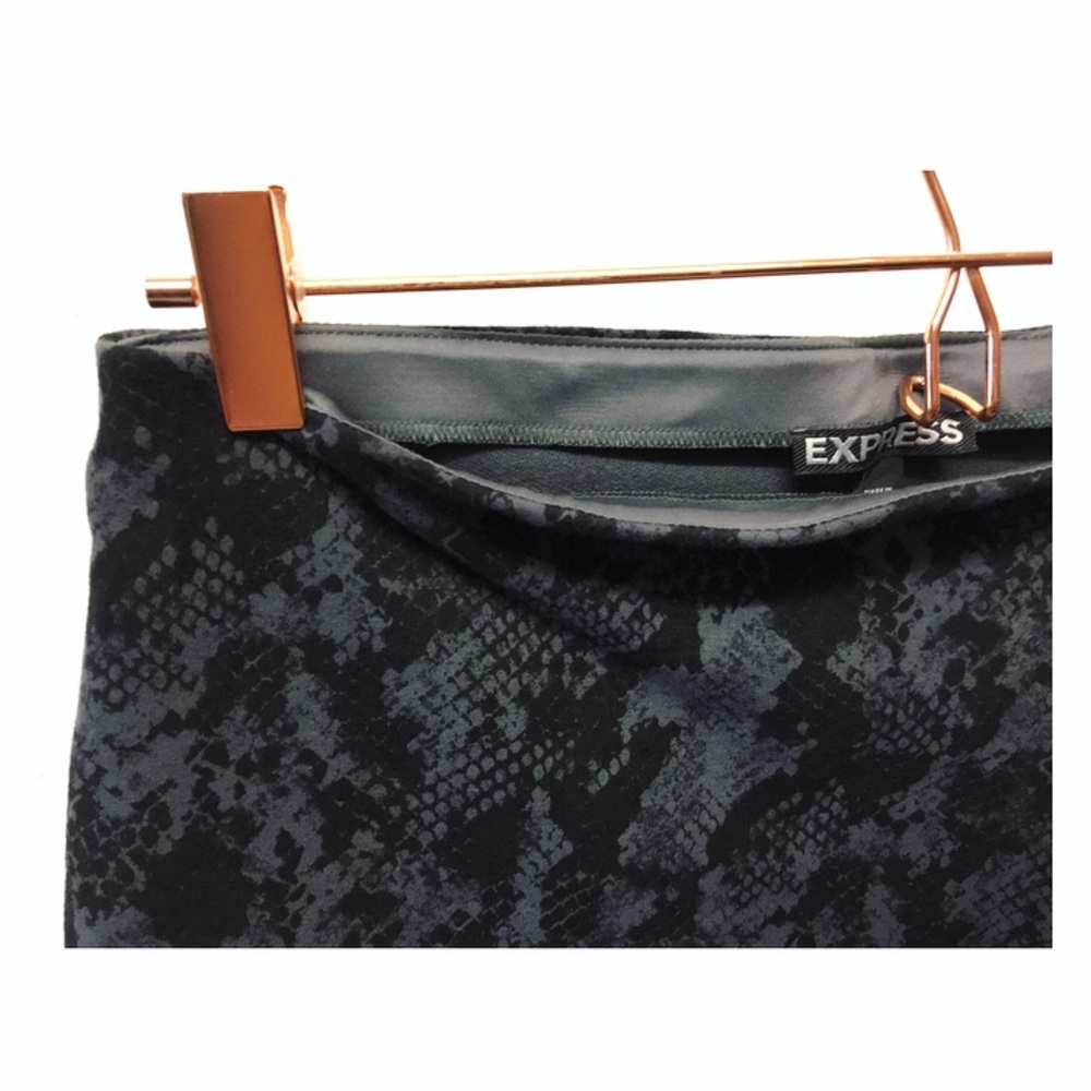 Express | Python Print Stretch Mini Skirt • - Picture 6 of 7
